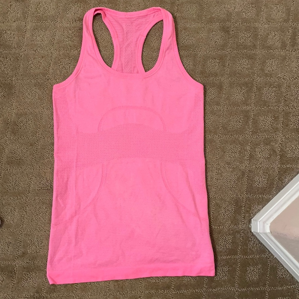 Lulu stylists sports top